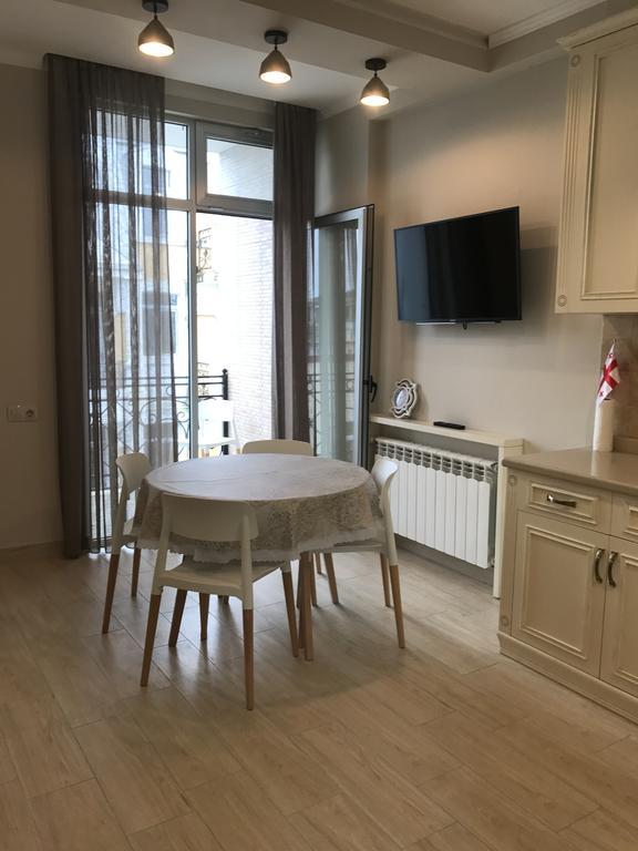 Piazza Apartment Batumi Bagian luar foto