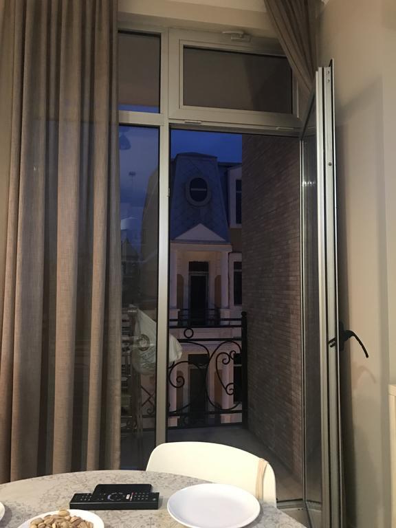 Piazza Apartment Batumi Bagian luar foto