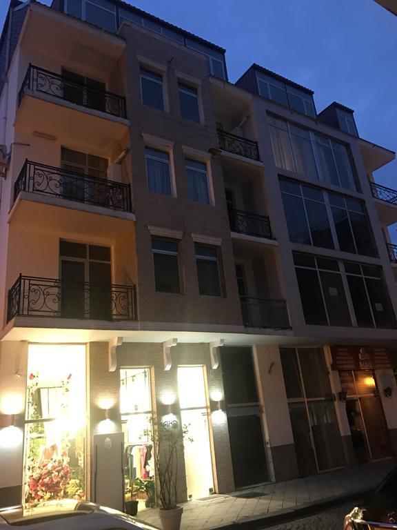 Piazza Apartment Batumi Bagian luar foto