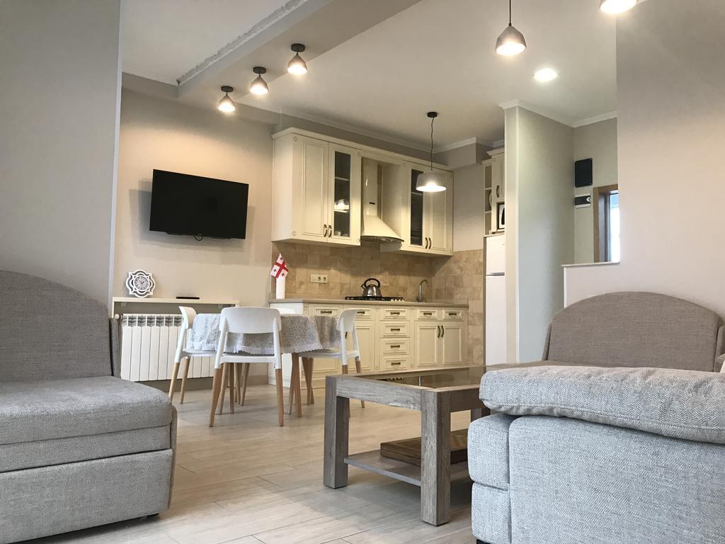 Piazza Apartment Batumi Bagian luar foto