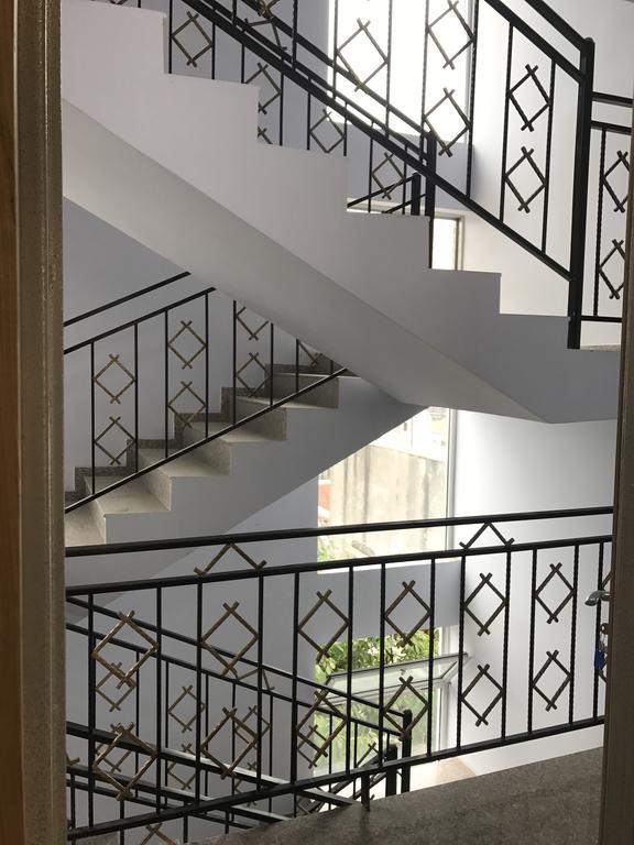 Piazza Apartment Batumi Bagian luar foto