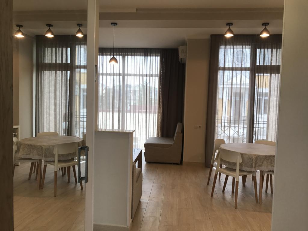 Piazza Apartment Batumi Bagian luar foto