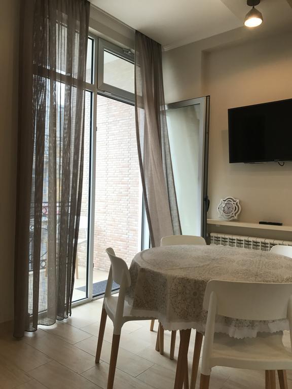 Piazza Apartment Batumi Bagian luar foto